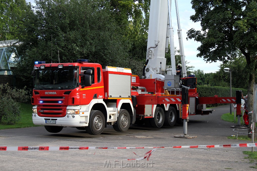 Koelner Seilbahn Gondel blieb haengen Koeln Linksrheinisch P596.JPG